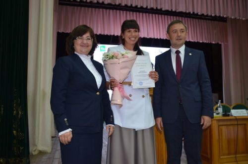 В Агрызе наградили лучших педагогов и руководителей образовательных учреждений