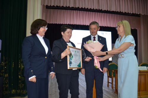 В Агрызе наградили лучших педагогов и руководителей образовательных учреждений
