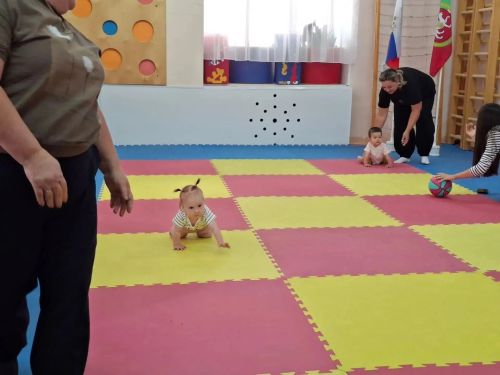 В Агрызе малыши соревновались в скорости на «Забеге ползунков»