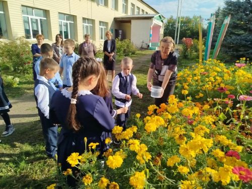 «Тормыш тамчысы»: Салагыш китапханәсендә Беслан корбаннарын искә алдылар