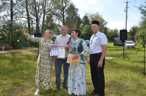Связующий мост времен: презентация книги «Сукман — родина предков» прошла в родном селе авторов