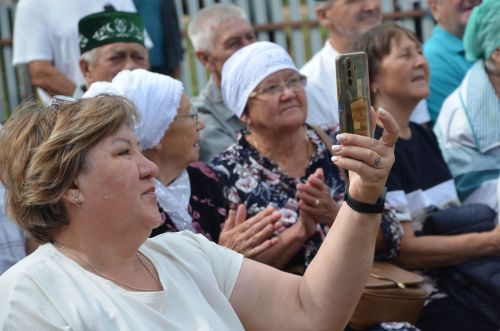Связующий мост времен: презентация книги «Сукман — родина предков» прошла в родном селе авторов