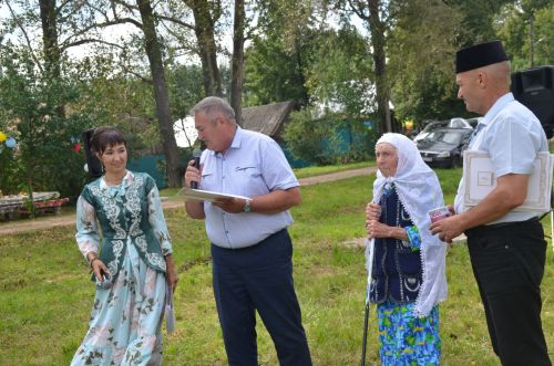 Связующий мост времен: презентация книги «Сукман — родина предков» прошла в родном селе авторов