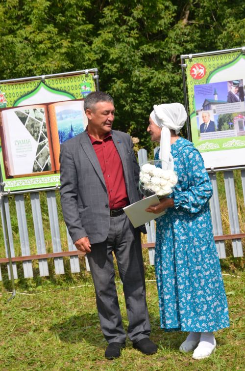 Связующий мост времен: презентация книги «Сукман — родина предков» прошла в родном селе авторов