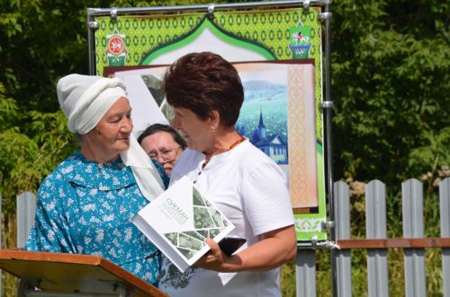 Связующий мост времен: презентация книги «Сукман — родина предков» прошла в родном селе авторов