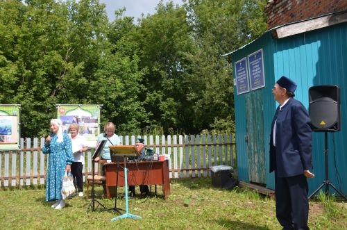 Связующий мост времен: презентация книги «Сукман — родина предков» прошла в родном селе авторов