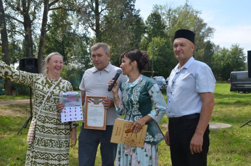 Связующий мост времен: презентация книги «Сукман — родина предков» прошла в родном селе авторов