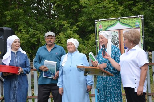 Связующий мост времен: презентация книги «Сукман — родина предков» прошла в родном селе авторов