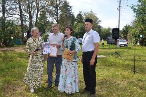 Связующий мост времен: презентация книги «Сукман — родина предков» прошла в родном селе авторов