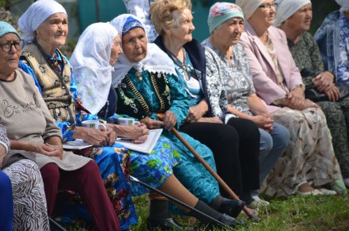 Связующий мост времен: презентация книги «Сукман — родина предков» прошла в родном селе авторов