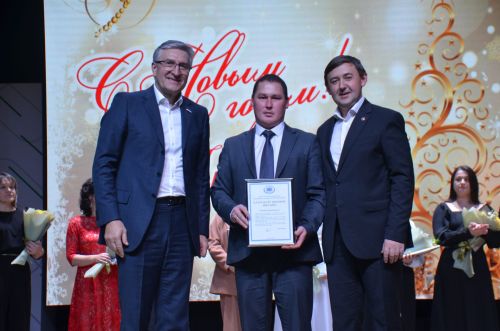 Новогоднее представление «Новогоднее путешествие» для детей Агрызского района