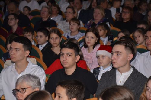 Новогоднее представление «Новогоднее путешествие» для детей Агрызского района