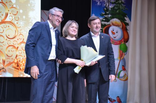 Новогоднее представление «Новогоднее путешествие» для детей Агрызского района
