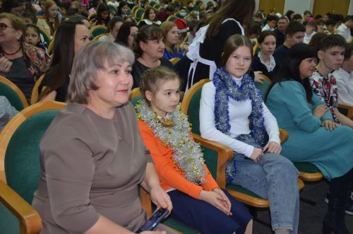 Новогоднее представление «Новогоднее путешествие» для детей Агрызского района