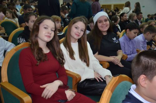 Новогоднее представление «Новогоднее путешествие» для детей Агрызского района