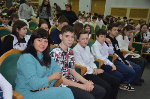 Новогоднее представление «Новогоднее путешествие» для детей Агрызского района