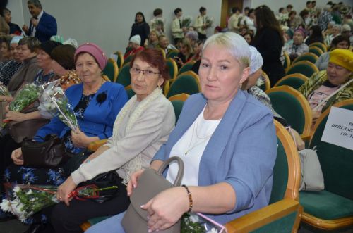 «Сердце мира – в руках матерей»: в Агрызском районе с размахом отметили День матери