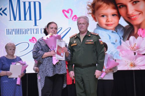 «Сердце мира – в руках матерей»: в Агрызском районе с размахом отметили День матери