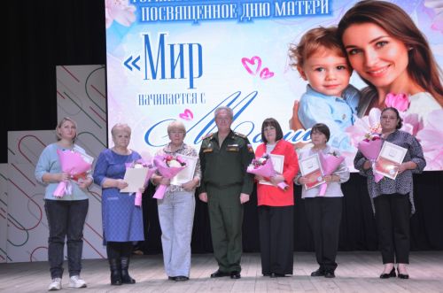 «Сердце мира – в руках матерей»: в Агрызском районе с размахом отметили День матери