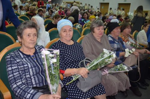 «Сердце мира – в руках матерей»: в Агрызском районе с размахом отметили День матери