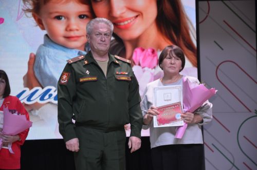 «Сердце мира – в руках матерей»: в Агрызском районе с размахом отметили День матери