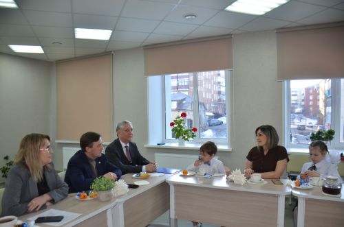 Круглый стол с участием главы района с победителями акции "Одаренные дети глубинки"