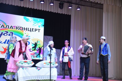 Триумф талантов: в Агрызском районе прошёл гала-концерт «Радуга культур»