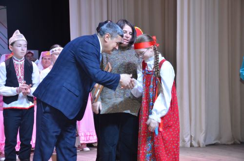 Триумф талантов: в Агрызском районе прошёл гала-концерт «Радуга культур»