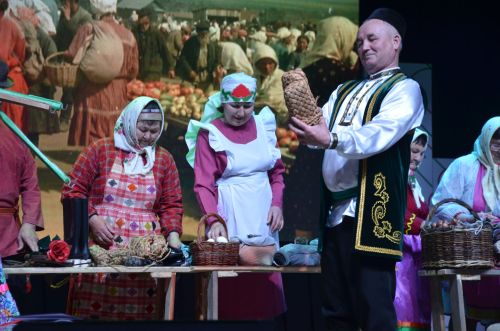 Триумф талантов: в Агрызском районе прошёл гала-концерт «Радуга культур»