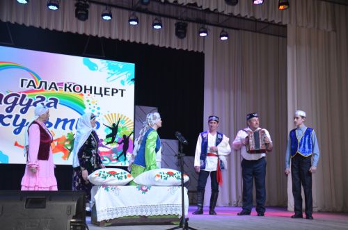 Триумф талантов: в Агрызском районе прошёл гала-концерт «Радуга культур»