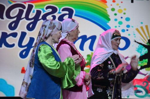 Триумф талантов: в Агрызском районе прошёл гала-концерт «Радуга культур»