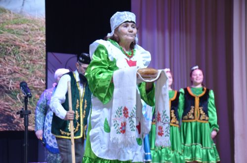 Триумф талантов: в Агрызском районе прошёл гала-концерт «Радуга культур»