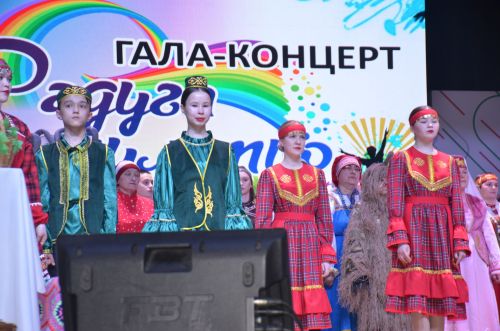 Триумф талантов: в Агрызском районе прошёл гала-концерт «Радуга культур»