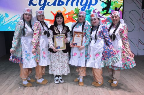Триумф талантов: в Агрызском районе прошёл гала-концерт «Радуга культур»