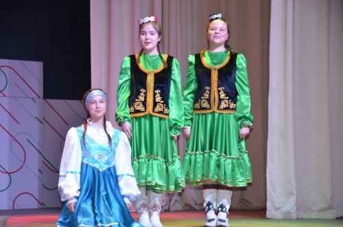 Триумф талантов: в Агрызском районе прошёл гала-концерт «Радуга культур»