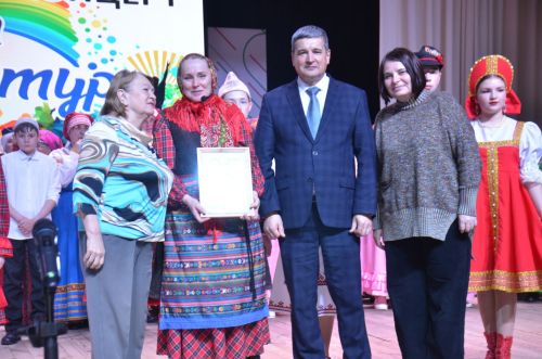 Триумф талантов: в Агрызском районе прошёл гала-концерт «Радуга культур»