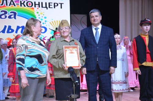 Триумф талантов: в Агрызском районе прошёл гала-концерт «Радуга культур»