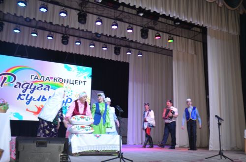 Триумф талантов: в Агрызском районе прошёл гала-концерт «Радуга культур»