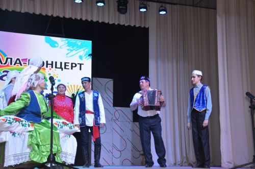 Триумф талантов: в Агрызском районе прошёл гала-концерт «Радуга культур»