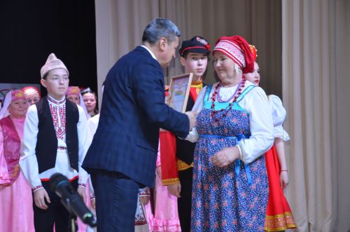Триумф талантов: в Агрызском районе прошёл гала-концерт «Радуга культур»