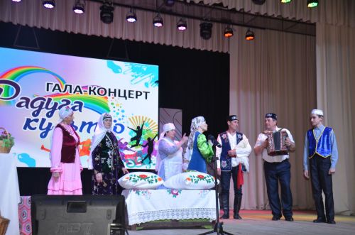 Триумф талантов: в Агрызском районе прошёл гала-концерт «Радуга культур»
