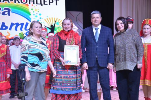 Триумф талантов: в Агрызском районе прошёл гала-концерт «Радуга культур»