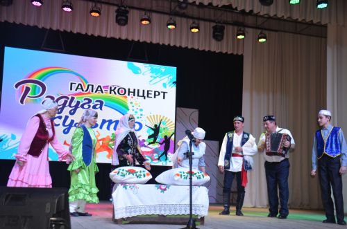 Триумф талантов: в Агрызском районе прошёл гала-концерт «Радуга культур»
