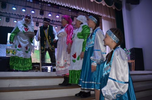 Триумф талантов: в Агрызском районе прошёл гала-концерт «Радуга культур»