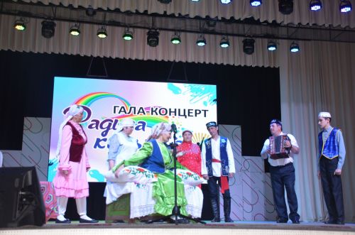 Триумф талантов: в Агрызском районе прошёл гала-концерт «Радуга культур»