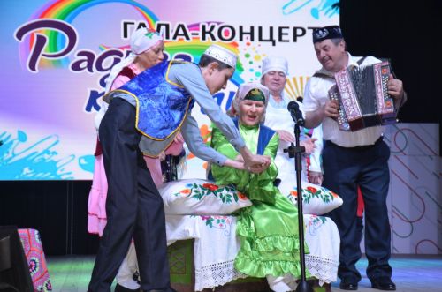 Триумф талантов: в Агрызском районе прошёл гала-концерт «Радуга культур»