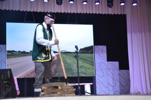 Триумф талантов: в Агрызском районе прошёл гала-концерт «Радуга культур»