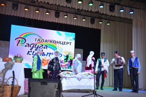 Триумф талантов: в Агрызском районе прошёл гала-концерт «Радуга культур»