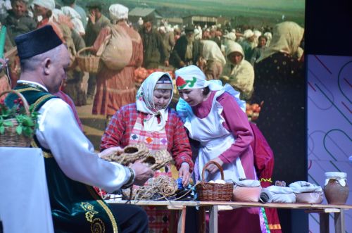 Триумф талантов: в Агрызском районе прошёл гала-концерт «Радуга культур»