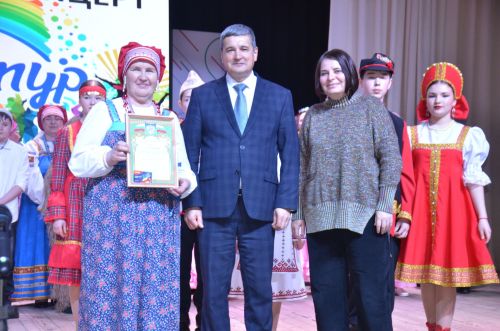 Триумф талантов: в Агрызском районе прошёл гала-концерт «Радуга культур»